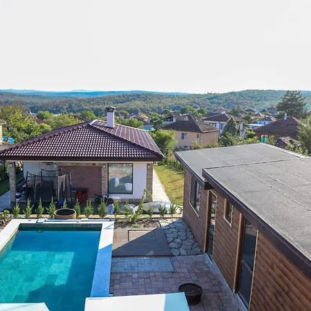 别墅 конакъ войнов Yasna Polyana